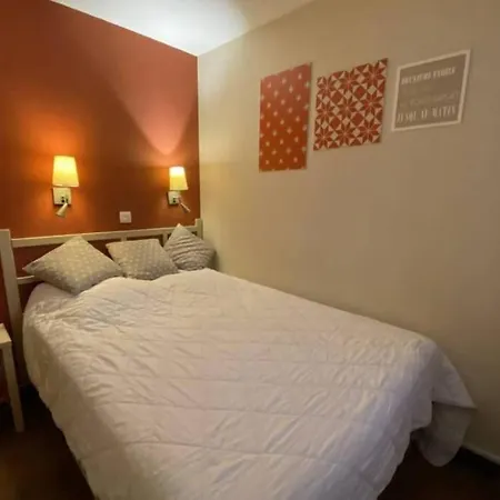 C021 Lumineux Avec Terrasse Et Piscine