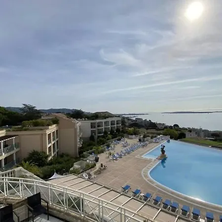 C021 Lumineux Avec Terrasse Et Piscine Apartment