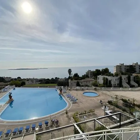 C021 Lumineux Avec Terrasse Et Piscine * Cannes